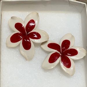 Vintage clip on flower earrings super cute